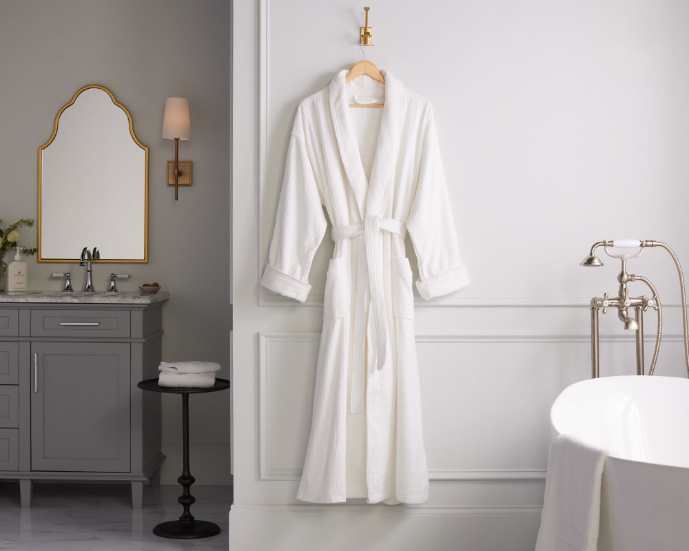 http://www.ritzcarltonshops.com/images/products/lrg/the-ritz-carlton-waffle-terry-robe-rtz-404-01_lrg.jpg