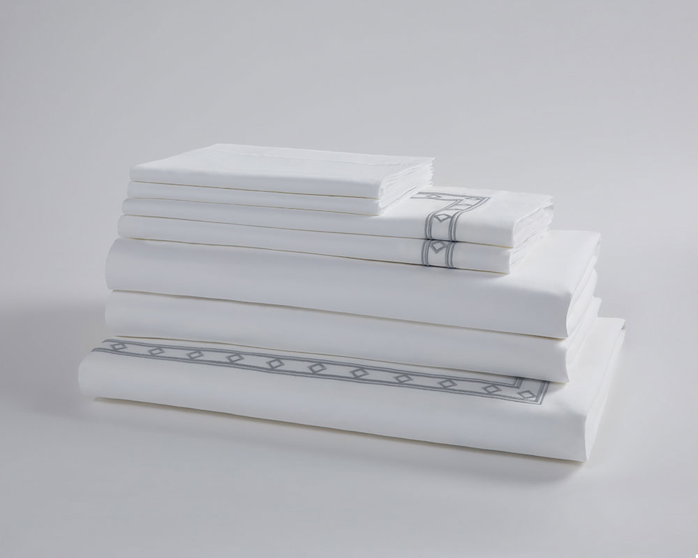 Diamond Border Linen Set